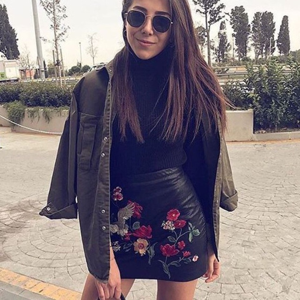 Faux leather embroidered skirt floral XS black